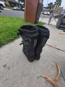 Snow boots 10
