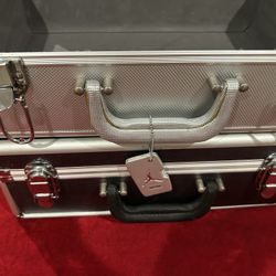 Jordan Suitcase 100$ A Piece 