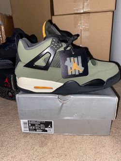 Retro 4’s Undefeated **Size 9 US Men**