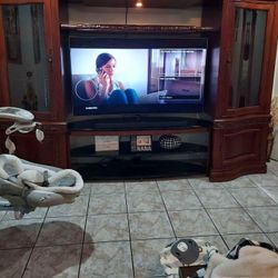 Entertainment center