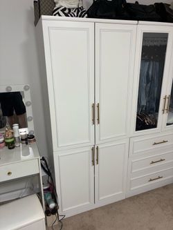 Detachable wall closet