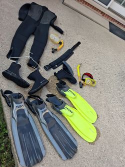 Scuba Diving Gear Bundle – Wetsuit, Fins, Masks