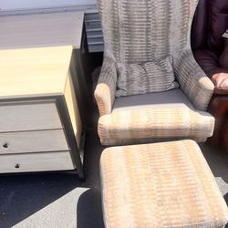 Office dresser set/Chair, dresser, desk