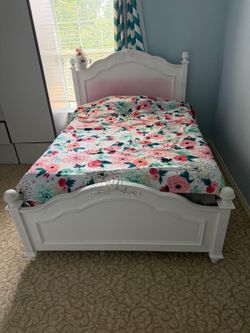 Girls twin bed