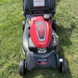 HONDA SELF PROPELLED LAWN MOWER