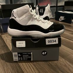 AIR JORDAN 11 RETRO CONCORDS SIZE 5Y 6.5 WOMENS