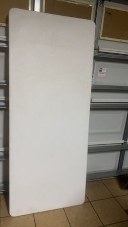 Folding table