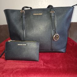 Michael Kors Jet Set  Large Travel Bag And Wrist Wallet 