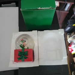 DISNEY'S MICKEY MOUSE SNOW ❄ GLOBE  NEW $7.00