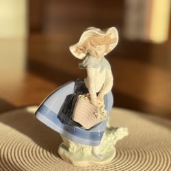 Lladro Girl With Flower Basket