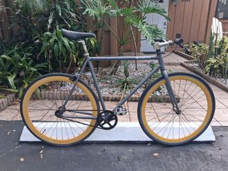 Pure Fix Cycles Fixie / Fixed Gear / Single Speed  Bike  / Bicycle