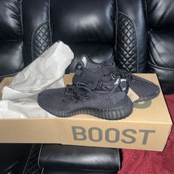 Yeezy 350 Onyx Size 9