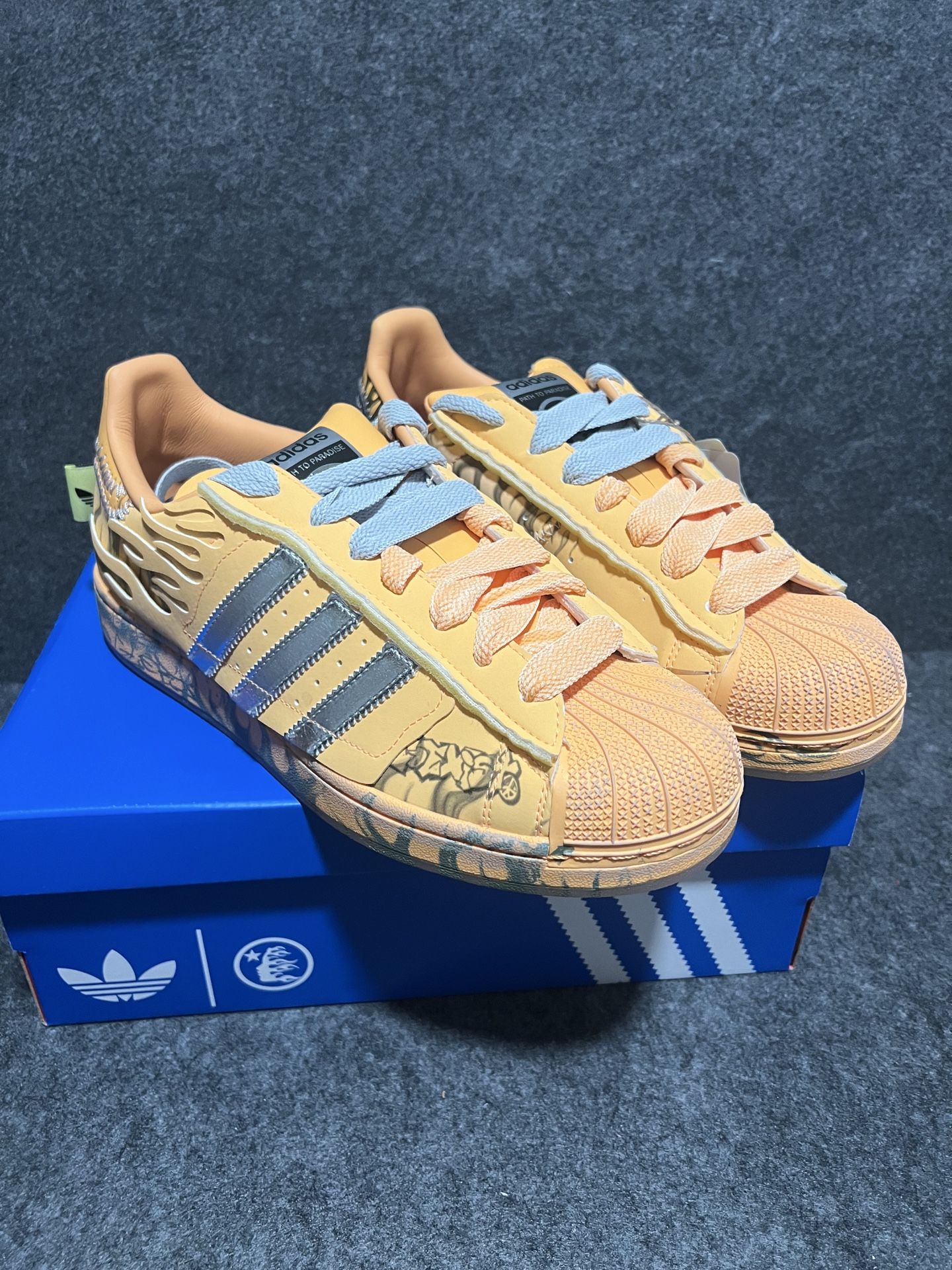 Sz 10M Adidas Superstar Hellstar Hazy Orange