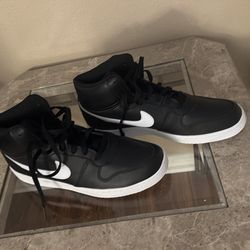 Nike Evermont men size 11 1/2
