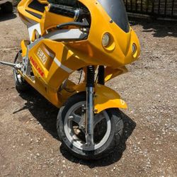 1X MINI BIKE FRAME WITH PLASTICS AND ALSO A  EXHAUST