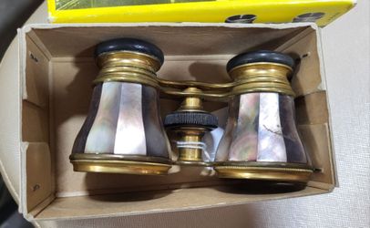 VINTAGE MOTHER OF PEARL OPERA GLASSES