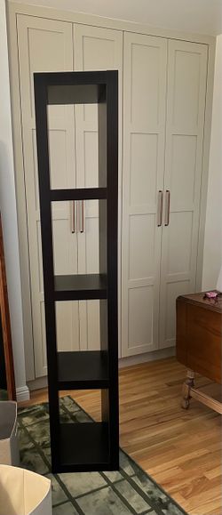 Shelf with 4 cubbies