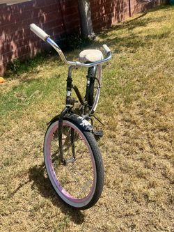 Black Cruiser Bike with Pink Rims