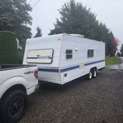 Terry Fleetwood White 26ft Travel Trailer With Awning And Propane Tanks 