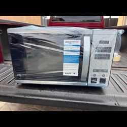 New Micro fridge microwave size 18” long x 13” back x 11 top asking $140!commercial