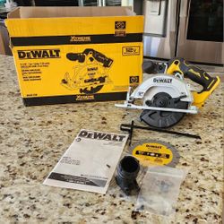 DEWALT XTREME™ 12V MAX BRUSHLESS 5-3/8" CIRCULAR SAW (Tool Only) (DCS512B)