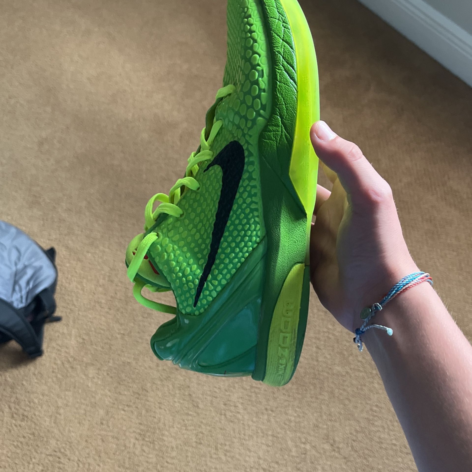 Kobe 6 Grinches Rep