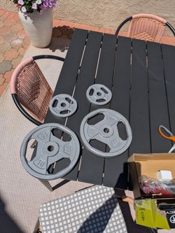 Standard size plates: 10 and 2.5 lbs