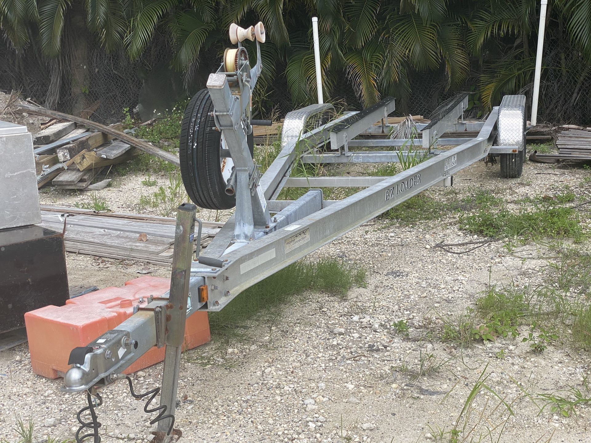 2007 Ez loader trailer aluminum bunks dual axle 30’ 7” total length 23’-28’ ft for boats