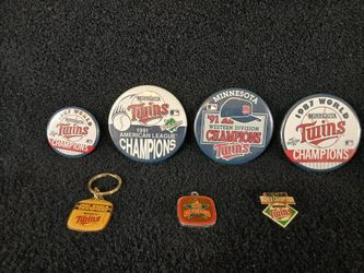 Minnesota Twins Pins, Keychain, & Pins (LOT)