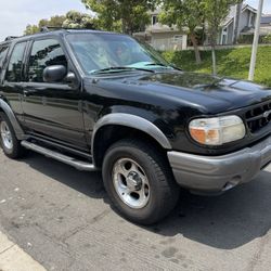 2000 Ford Explorer