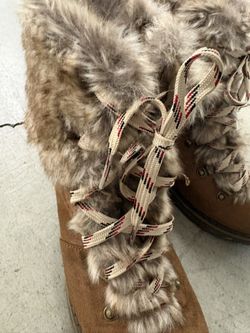 Ladies Hiking Boots 9.5 Furry Trim