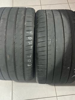 295/30/ZR 19. Two used Michelin pilot tires.