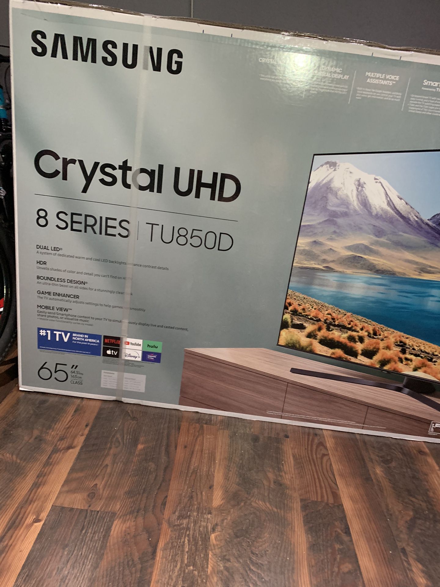 Samsung smart tv 65” 4K crystal UHD series 8