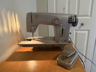 Vintage 60’s sewing machine