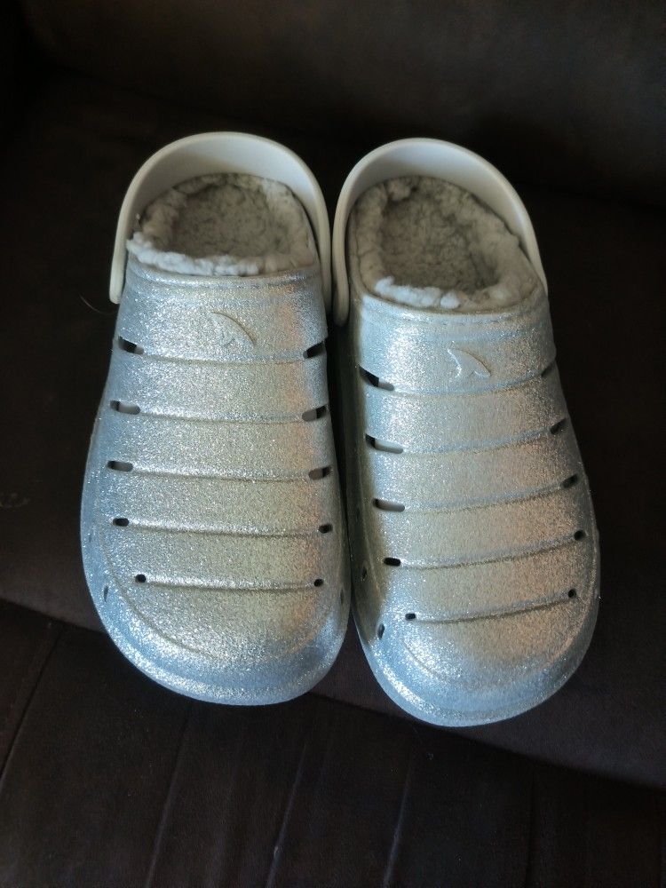 Crocs Shoes Size 9