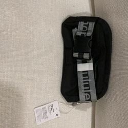 Lululemon Everywhere Belt Bag/Crossbody Bag size 1L (black and silver)