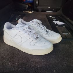 NIKE AF1 SIZE 7Y