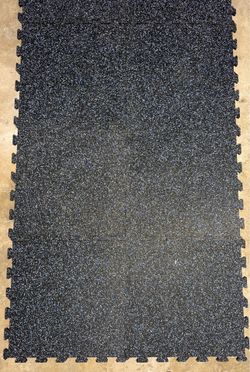 RUBBER GYM FLOORING - HEAVY DUTY 72 fts2/ PISO DE GOMA PARA GYM 72 fts2 EN CASA CALIDAD PROFESIONAL