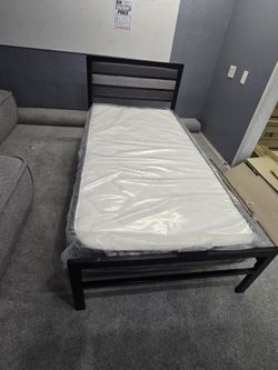 🛌Small Bed Fame 💯