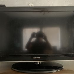 Samsung 32” Flat Screen TV – Works Great