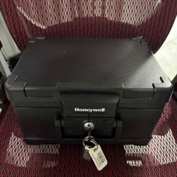 Honeywell 1502 Small 30 Minute UL Rated Waterproof Fire Safe with Carry Handle