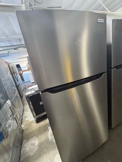 Frigidaire Stainless Steel Top-Freezer Refrigerator