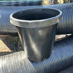 Brand New 15 Gallon Plastic Pots