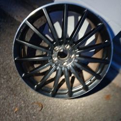 4 AMG Used  21 IN.RIMS. COMPLETE SET