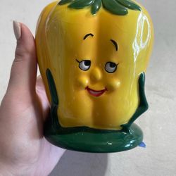 Kitschy Anthropomorphic Bell Pepper Napkin Holder