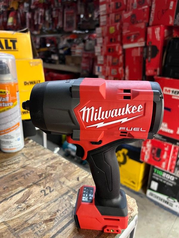 Milwaukee M18 Cordless Impact Wrench 1/2 In. Fuel Brushless $269
