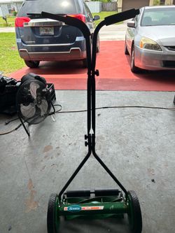 Hand push lawnmower