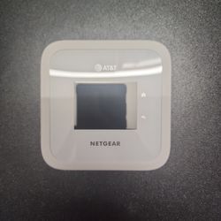 NETGEAR NIGHTHAWK MR6110 5G MOBILE ROUTER (Trade is an option)