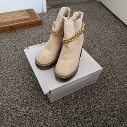 Women's Boots/Shoes Size 8