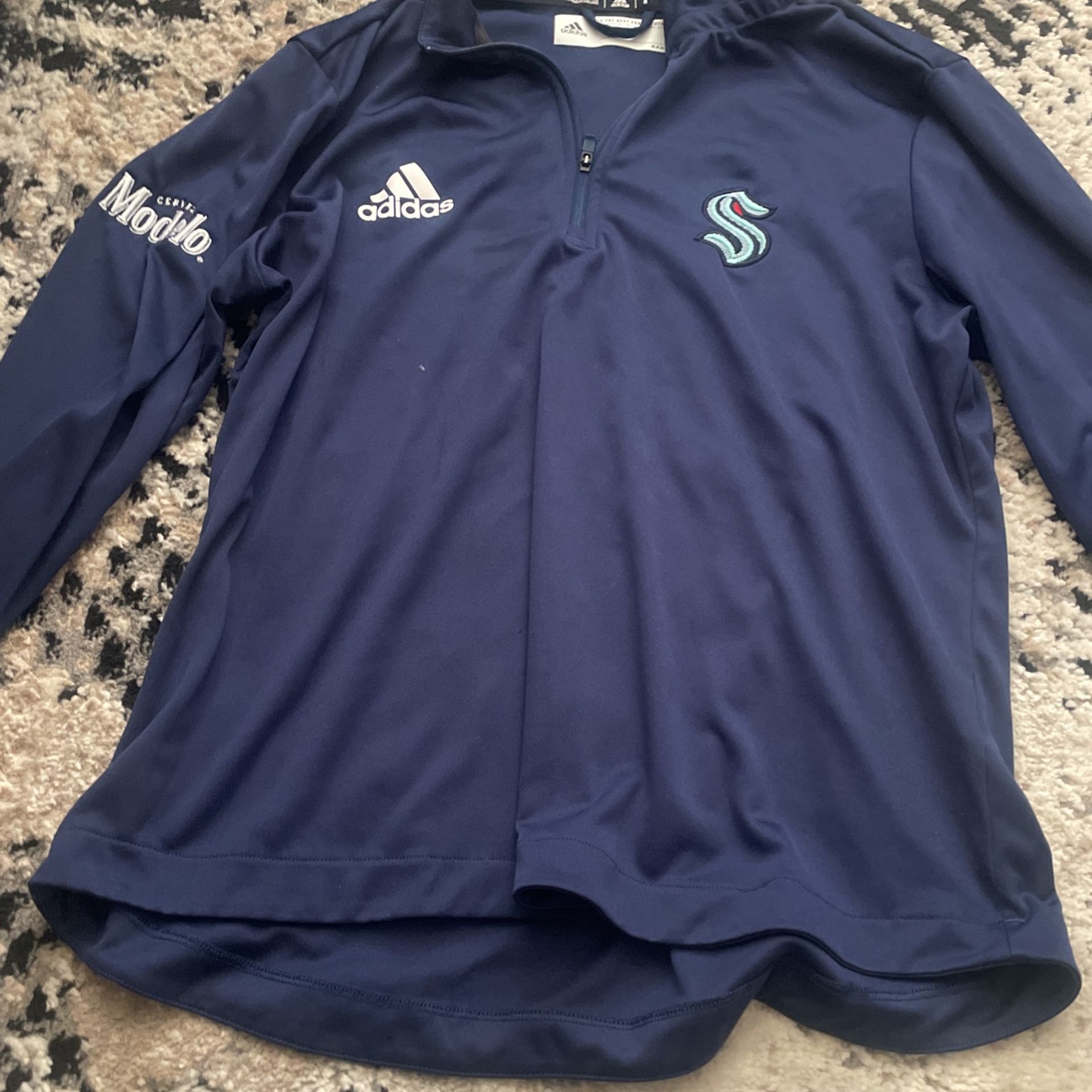 woman's Pull Over Modelo